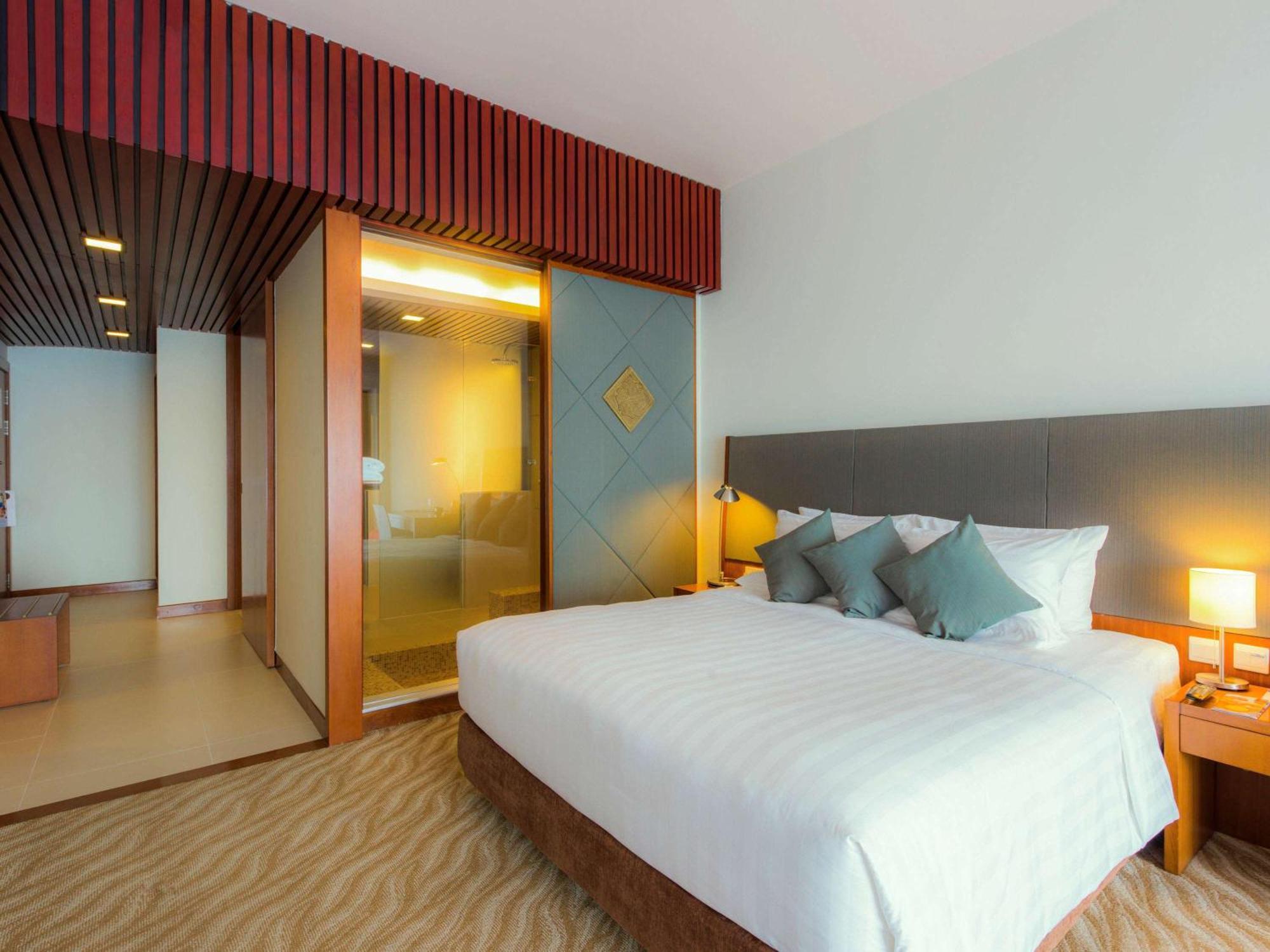Hotel Novotel Nha Trang Buitenkant foto