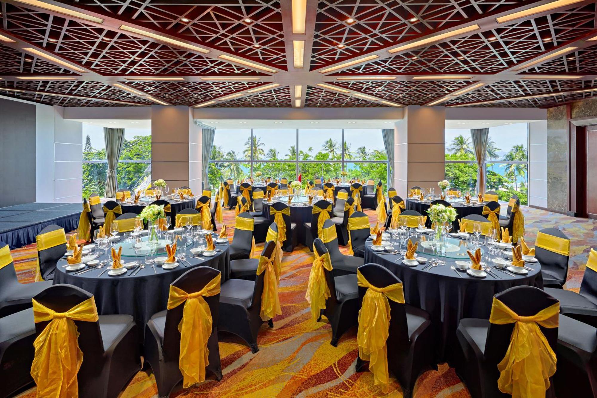 Hotel Novotel Nha Trang Buitenkant foto
