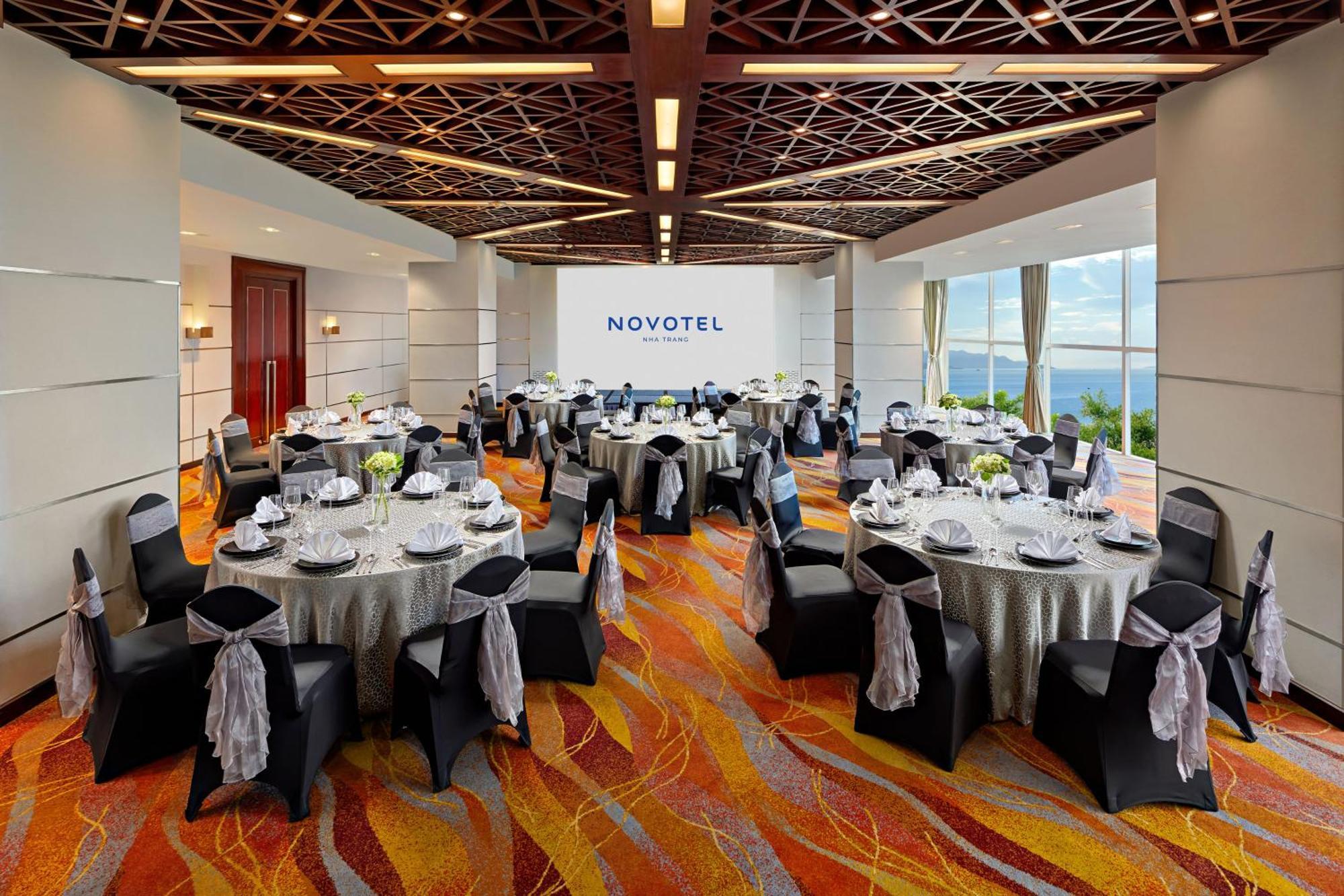 Hotel Novotel Nha Trang Buitenkant foto