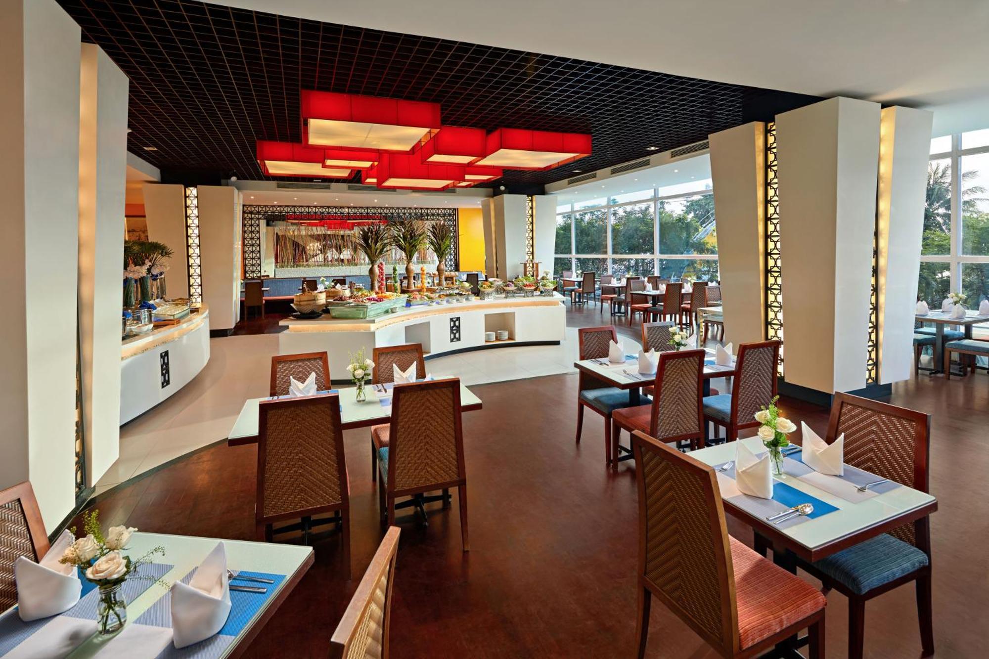 Hotel Novotel Nha Trang Buitenkant foto