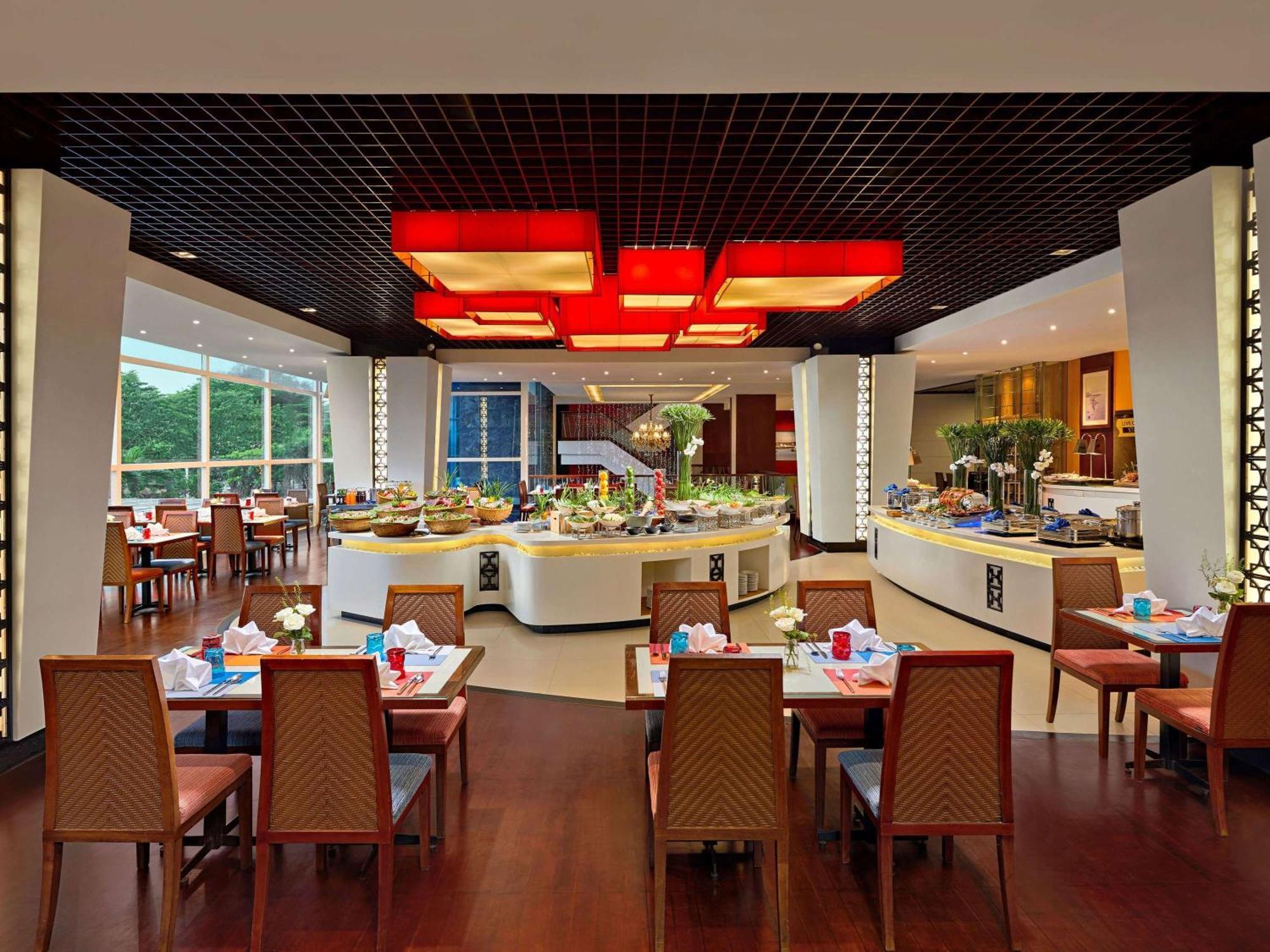 Hotel Novotel Nha Trang Buitenkant foto