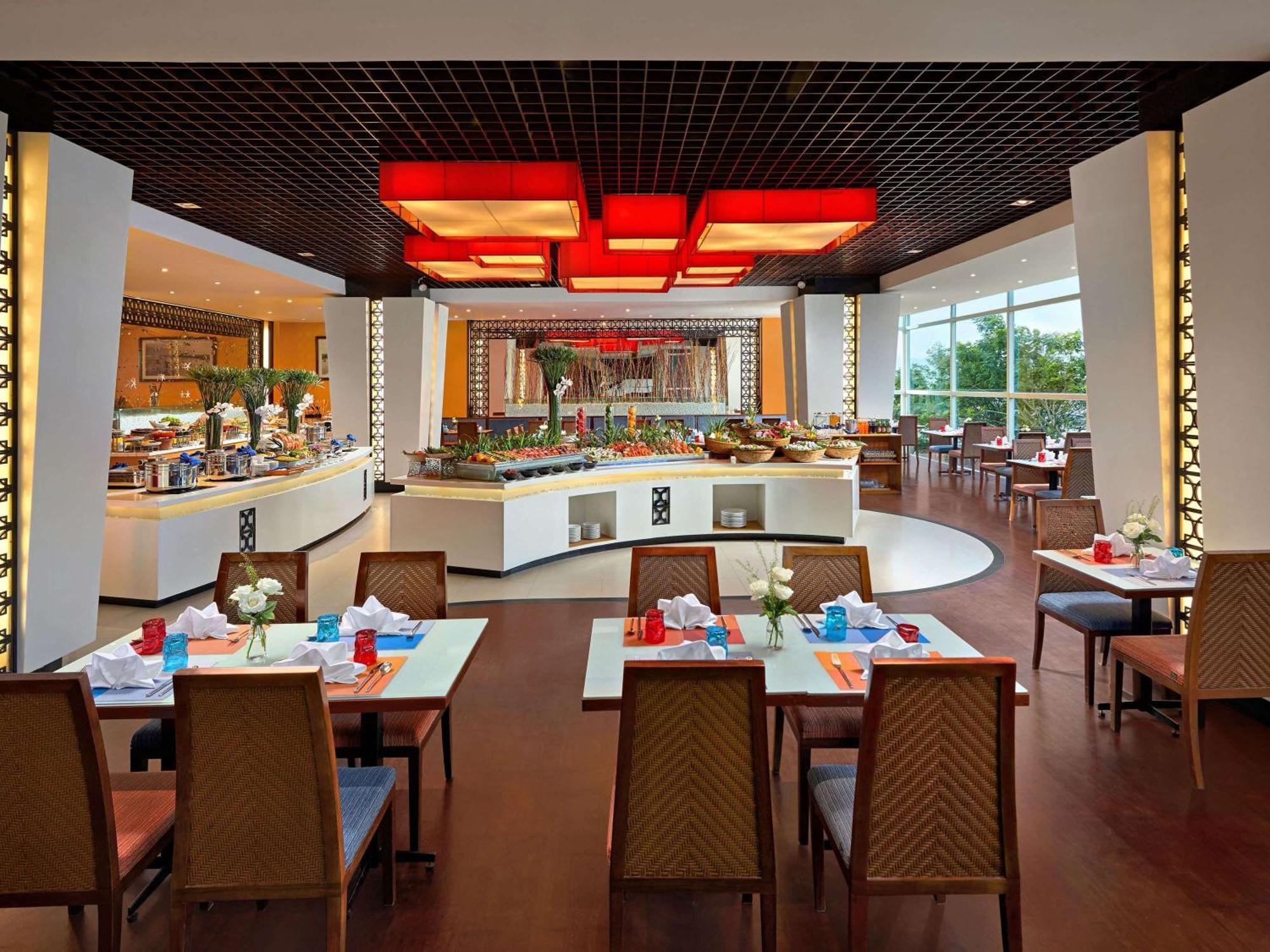 Hotel Novotel Nha Trang Buitenkant foto