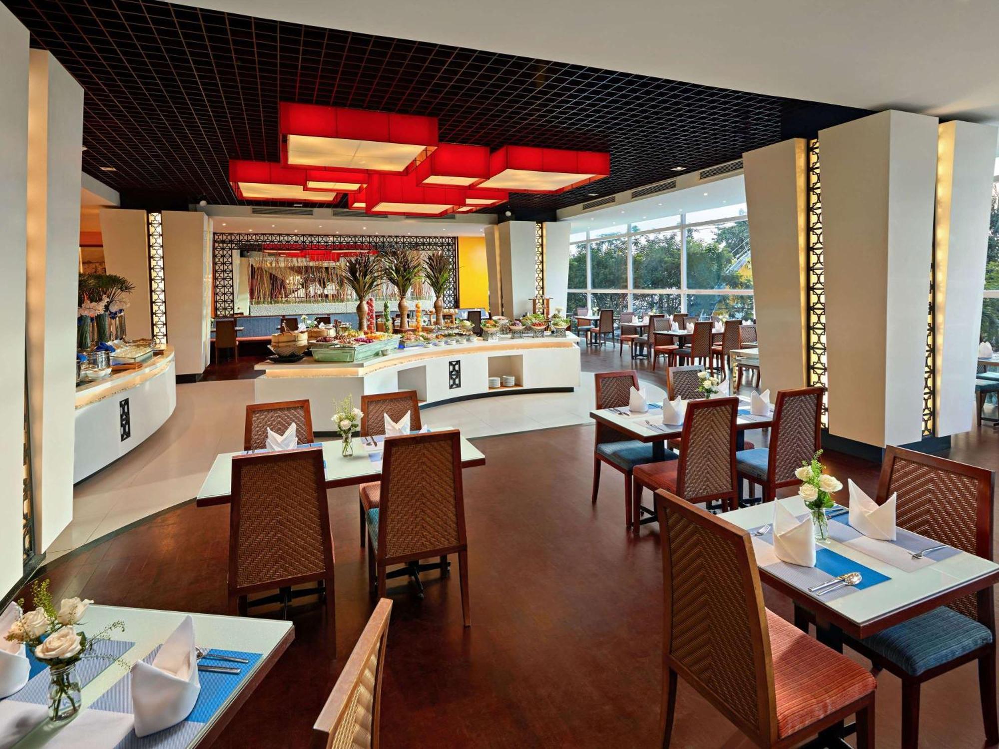 Hotel Novotel Nha Trang Buitenkant foto