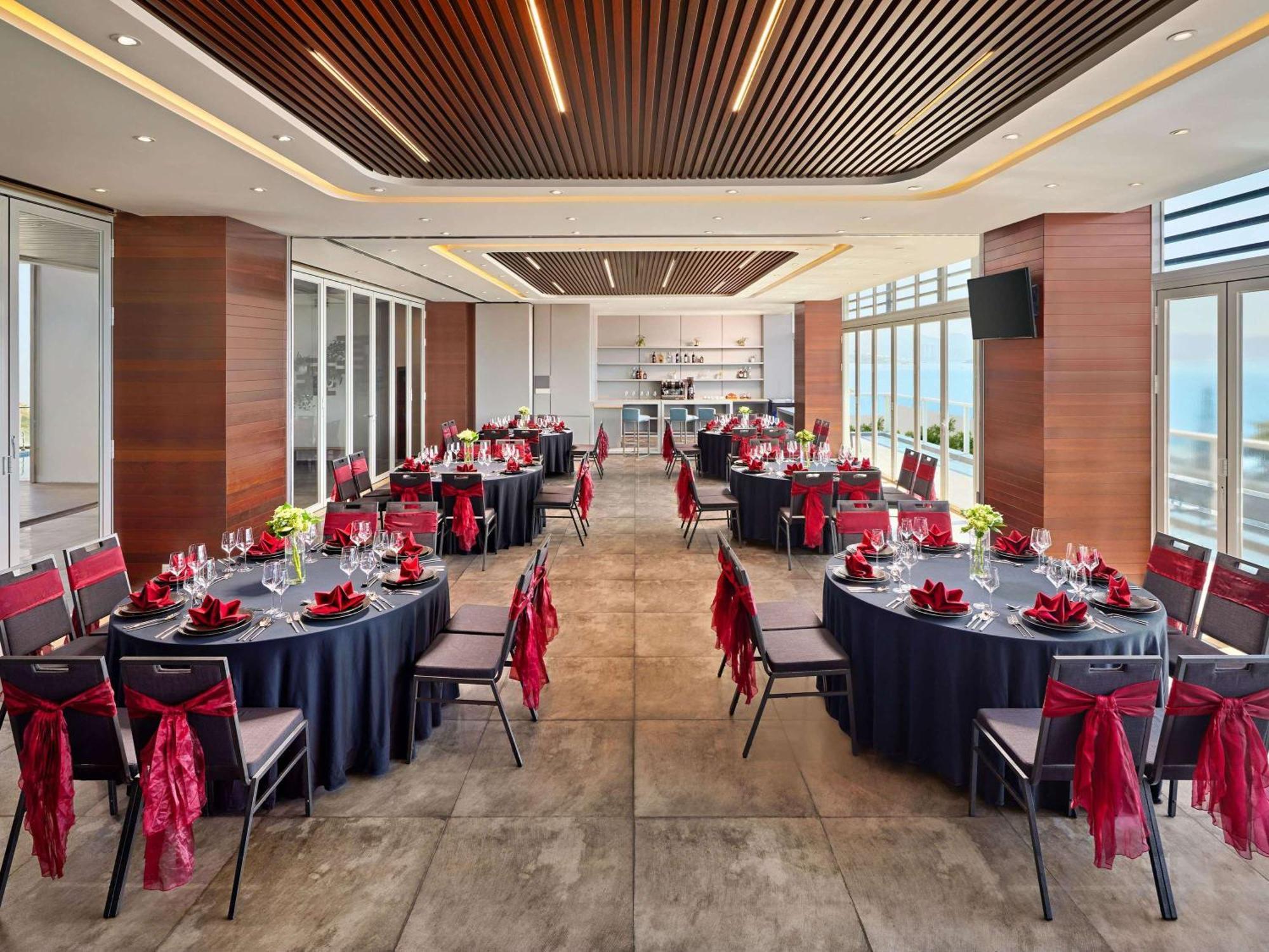 Hotel Novotel Nha Trang Buitenkant foto