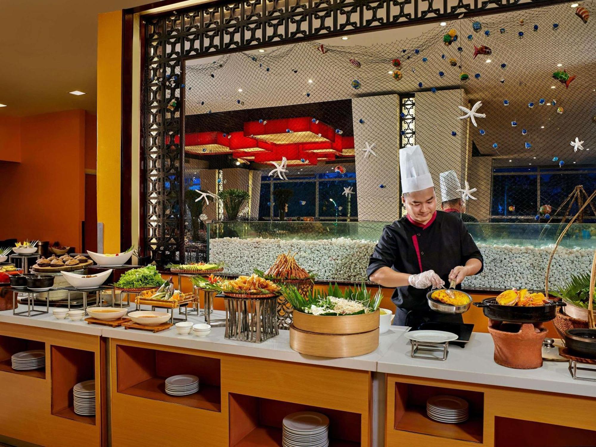 Hotel Novotel Nha Trang Buitenkant foto