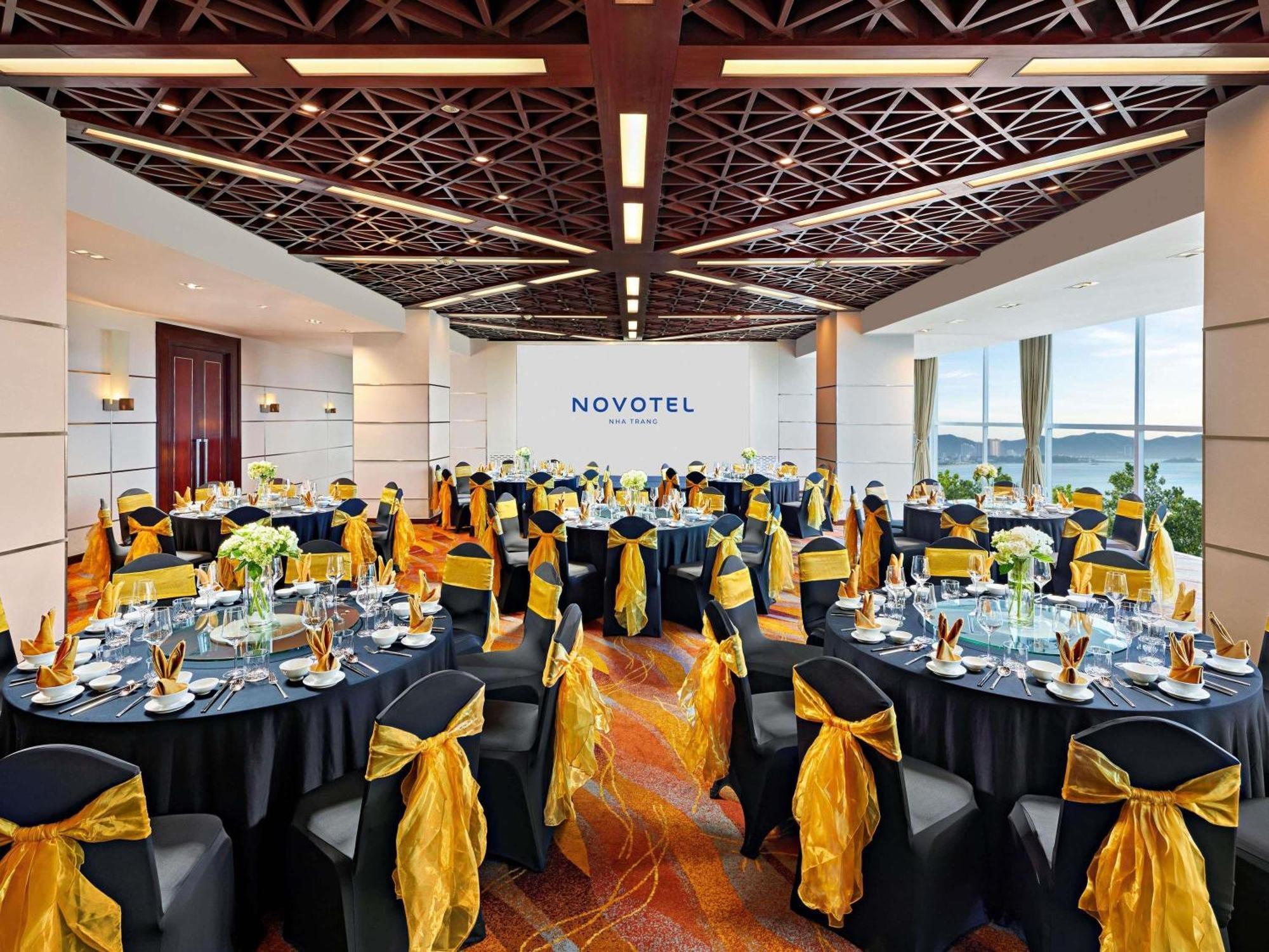 Hotel Novotel Nha Trang Buitenkant foto